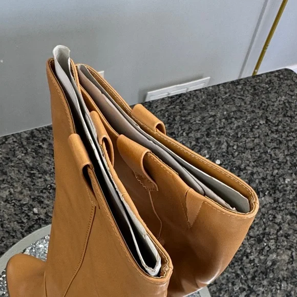 Universal Thread Tan Heeled Boots - Picture 7 of 14